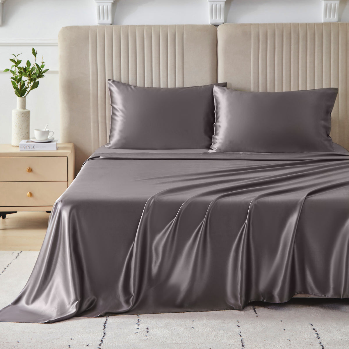 Luxurious 22 momme mulberry silk sheet with pillowcases, offering a soft, smooth, and glossy finish